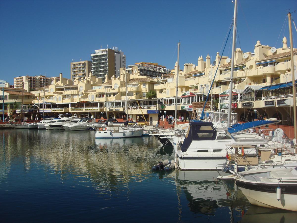 Apartamento Holiday On The Beach Torremolinos Bagian luar foto