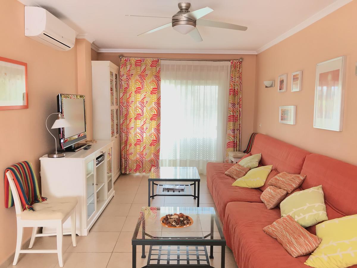 Apartamento Holiday On The Beach Torremolinos Bagian luar foto