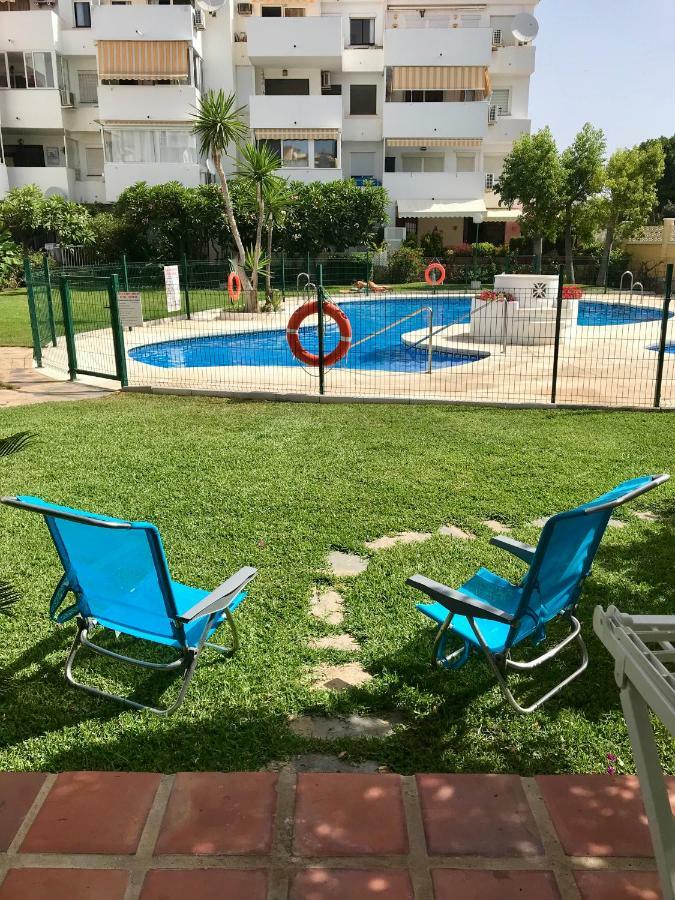 Apartamento Holiday On The Beach Torremolinos Bagian luar foto